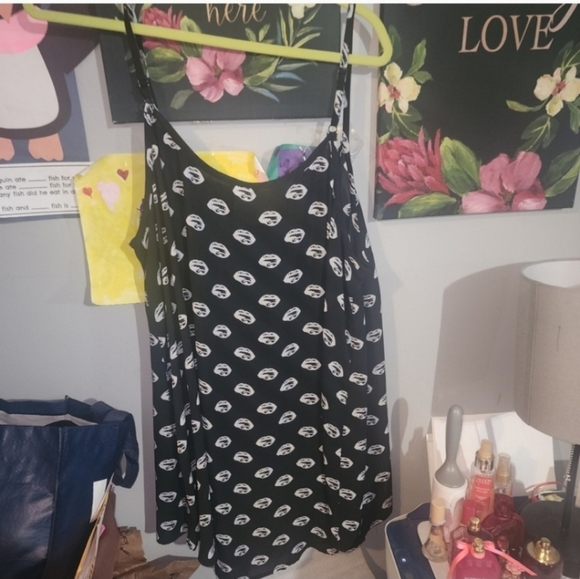 Torrid 3X Plus Size Lip Print Black&White Georgette Sheer Edgy Tank Top Blouse - Picture 5 of 5